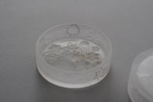 Load image into Gallery viewer, ときの箱 雪花 / 松田苑子
