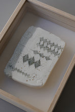 画像をギャラリービューアに読み込む, Relief tile K / 小駒真弓
