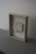 Load image into Gallery viewer, Relief tile O / 小駒眞弓

