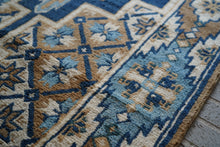 Load image into Gallery viewer, 花十字利剣 / 赤穂緞通（在庫あり／店頭販売のみ）
