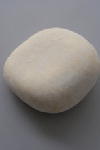 画像をギャラリービューアに読み込む, はりこ石 小(がさ) / 備中和紙
