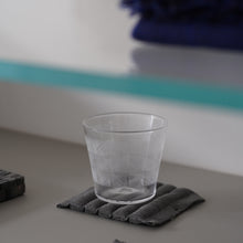 画像をギャラリービューアに読み込む, 二重織中綿入マット小 墨 / 高見由香
