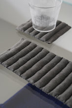 画像をギャラリービューアに読み込む, 二重織中綿入マット中 墨 / 高見由香
