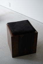 画像をギャラリービューアに読み込む, 椅子敷き 35×35 / 小河眞平
