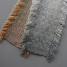 画像をギャラリービューアに読み込む, 敷布D / 高見由香
