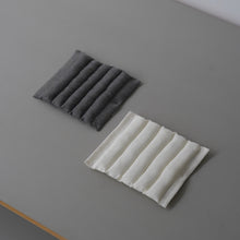 画像をギャラリービューアに読み込む, 二重織中綿入マット小 / 高見由香
