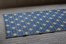 Load image into Gallery viewer, 格子菱十字卍文 / 赤穂緞通（在庫あり／店頭販売のみ）

