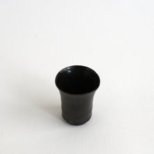 Load image into Gallery viewer, 黒釉ぐい呑 / 森本仁
