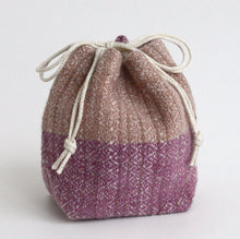 画像をギャラリービューアに読み込む, 小袋 (羊毛：コチニール / アカソ)  / 滝沢都
