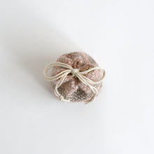 画像をギャラリービューアに読み込む, 小袋 (羊毛： アカソ)  / 滝沢都
