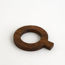 画像をギャラリービューアに読み込む, 鍋敷(Φ120 / ウォールナット) / 藤崎均
