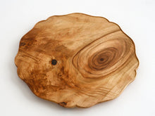 Load image into Gallery viewer, 輪花皿 (一尺 / 楠)　 / 藤崎均

