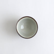Load image into Gallery viewer, 鉄抜絵煎茶碗 大 / 袖師窯
