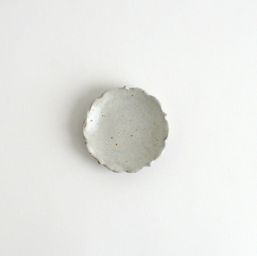 白釉稜花皿（3寸）（とげあり） / 後藤竜太