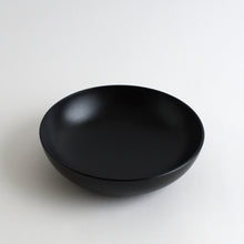 Load image into Gallery viewer, 栃 深皿 黒拭漆 210/55 / ふじい製作所
