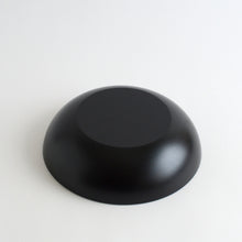Load image into Gallery viewer, 栃 深皿 黒拭漆 210/55 / ふじい製作所
