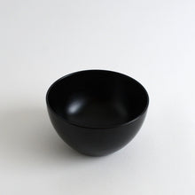 Load image into Gallery viewer, サラダボウル 上塗り 黒 / ふじい製作所
