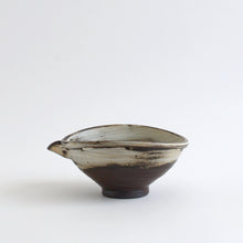 Load image into Gallery viewer, はけ目片口 / 山田隆太郎
