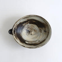 Load image into Gallery viewer, はけ目片口鉢 / 山田隆太郎
