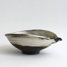 Load image into Gallery viewer, はけ目片口鉢 / 山田隆太郎
