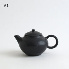 Load image into Gallery viewer, 炭化茶壺 / 日高伸治
