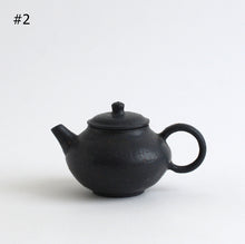 Load image into Gallery viewer, 炭化茶壺 / 日高伸治
