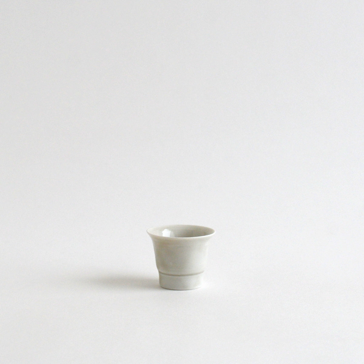 竹下努 青白磁茶盃 作家：竹下 努 / 岐阜県土岐市 サイズ：Φ5cm ; H4cm