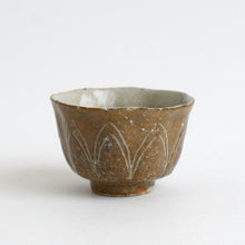 Load image into Gallery viewer, 青白磁化粧茶杯 / 日高伸治
