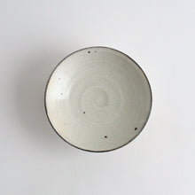 Load image into Gallery viewer, 粉引高台皿中 / 山田隆太郎

