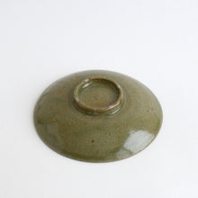 Load image into Gallery viewer, 青磁線刻象嵌鉢 16cm / 日高伸治
