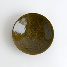 Load image into Gallery viewer, アメ緑釉宝相華文鉢 / 日高伸治
