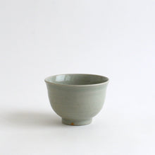 Load image into Gallery viewer, 青白磁麺鉢 / 日高伸治
