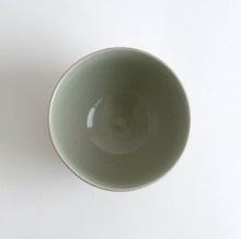 Load image into Gallery viewer, 青白磁麺鉢 / 日高伸治
