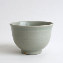 Load image into Gallery viewer, 青白磁麺鉢 / 日高伸治
