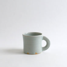 Load image into Gallery viewer, 白土マグカップ / 山田隆太郎
