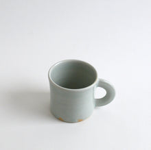 Load image into Gallery viewer, 白土マグカップ / 山田隆太郎
