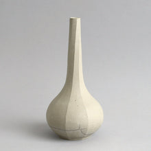 Load image into Gallery viewer, 白花花器 / 森本仁
