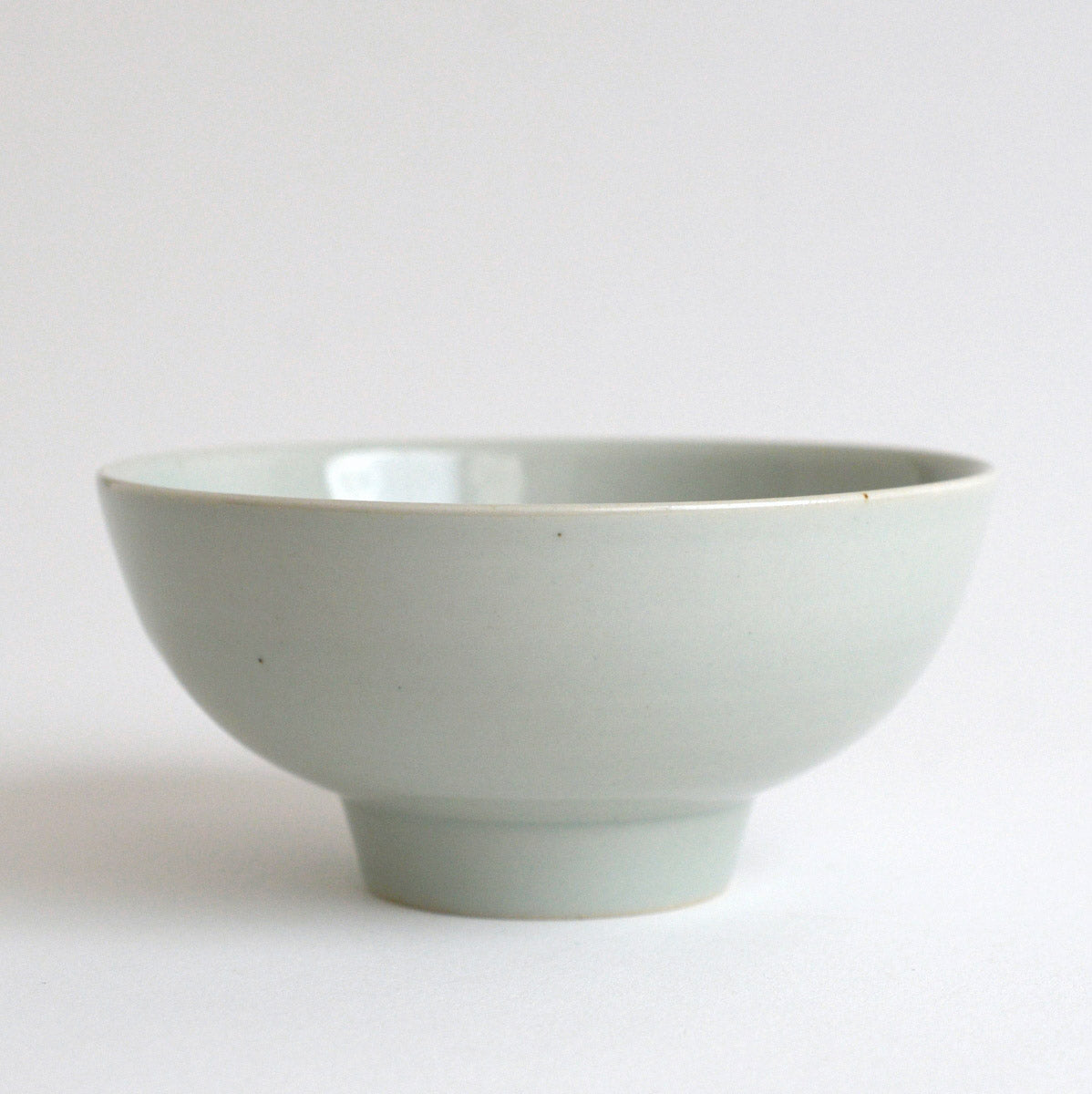 青白磁飯碗（大） / 阿南維也 – toutou online