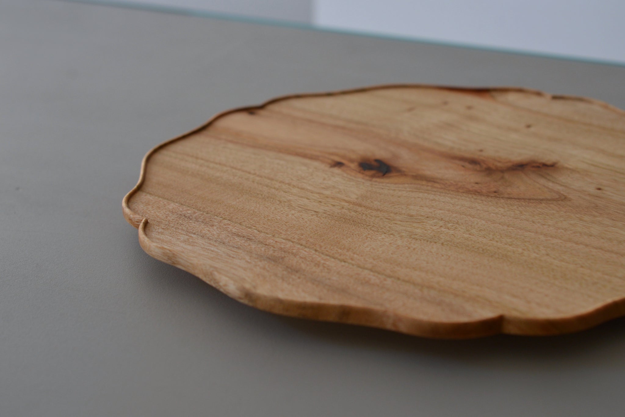 輪花丸皿 (8寸 / くす) / 藤崎均 – toutou online