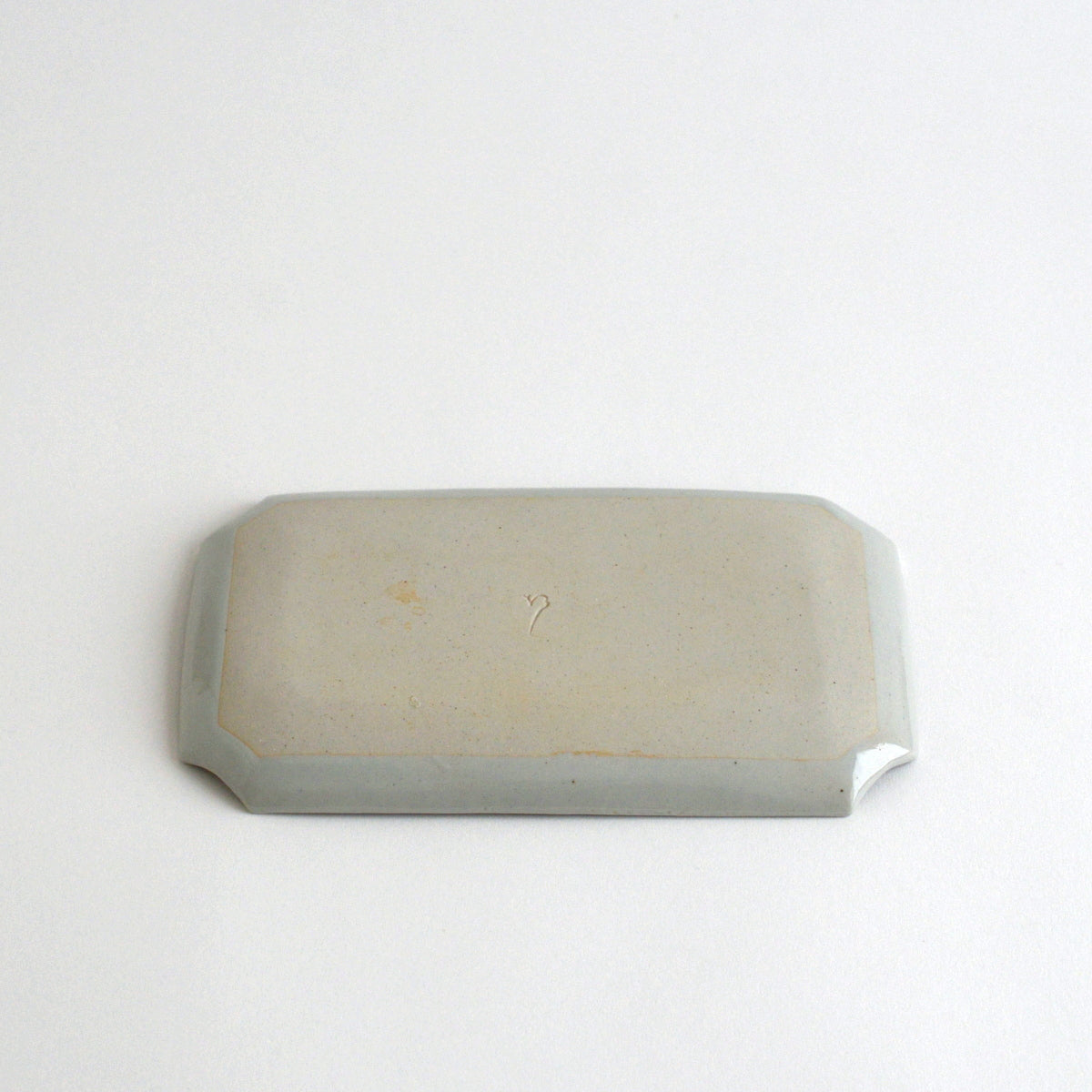 白磁隅切長方皿 / 阿南維也 – toutou online