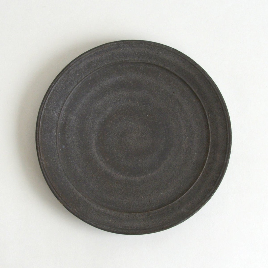 7寸リム皿 黒釉  / 小林耶摩人