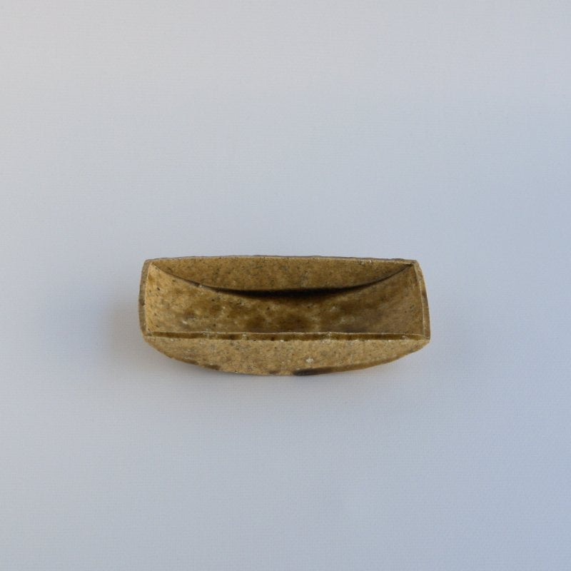 茶灰釉 六寸舟形鉢 / 安達健 – toutou online