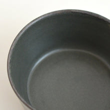 Load image into Gallery viewer, 筒サラダ鉢（よもぎ）; 千田稚子
