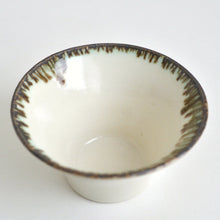 Load image into Gallery viewer, 艶白端反り小鉢 ; 千田稚子
