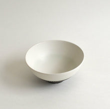 Load image into Gallery viewer, 飯碗（ツートン線紋）; 千田稚子
