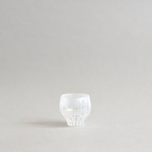 Load image into Gallery viewer, renぐい呑み（バルーンS）ホワイト / Hiroy Glass Studio

