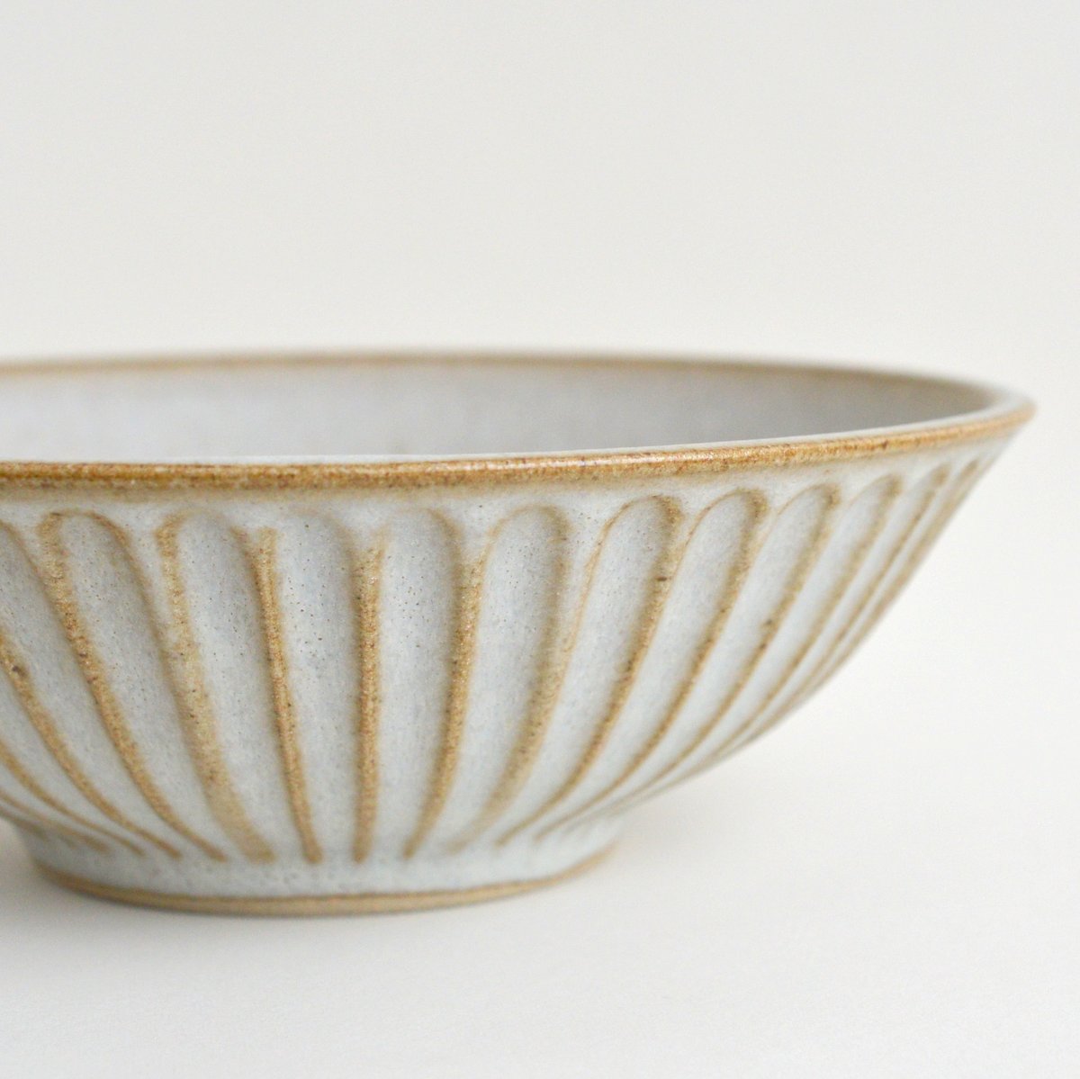 鉢6.5寸（しのぎ/白）/ 北岡幸士 – toutou online